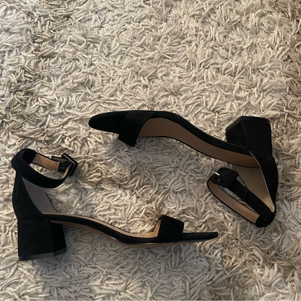Like New Banana Republic Suede Low Block Heel Sandal 7.5